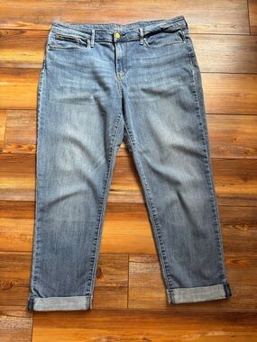 Signature Levi Strauss & Co Modern Slim Cuffed Jeans Size 16W x 33 Mid Rise